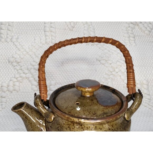 Japanese teapot bamboo handle and four cups, Handpainted floral motif - Picture 3 of 10